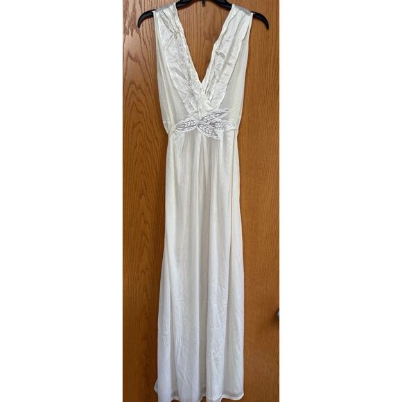 UNDERCOVER WEAR Ivory Nylon Lingerie Nightgown M Medium Lace Inset Vintage - Picture 1 of 7